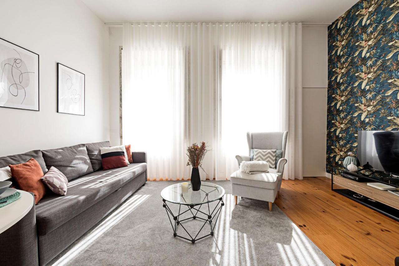 Lovelystay - Cativo Studio Downtown By Metro Station Porto Exterior photo